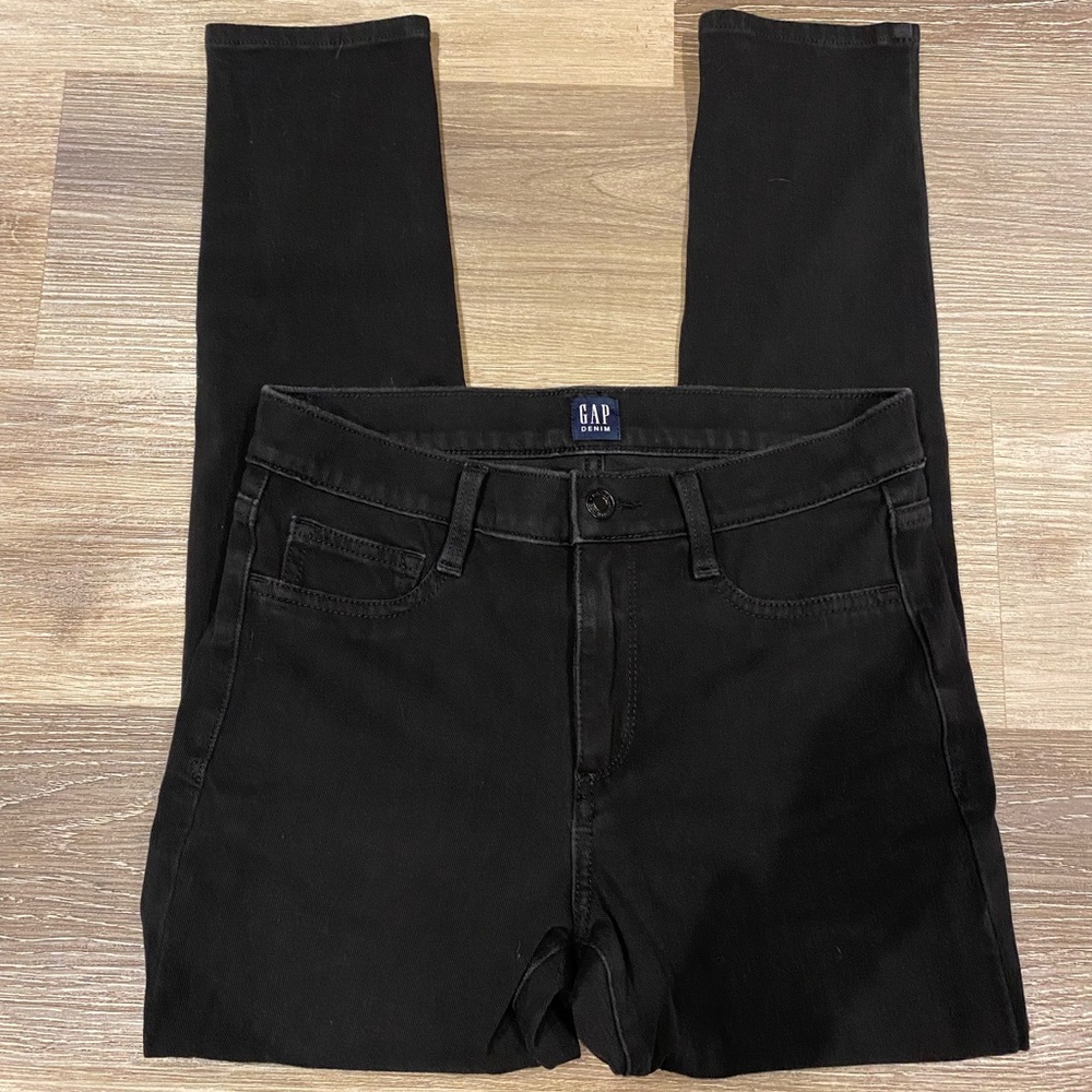Gap black jeggings size 28.